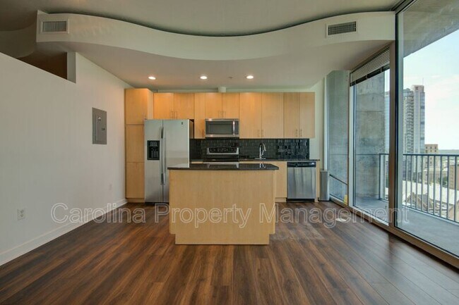 210 N Church St in Charlotte, NC - Foto de edificio - Building Photo