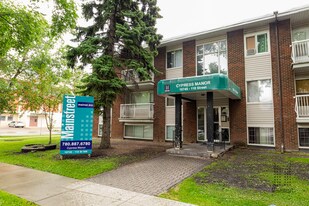 Cypress Manor in Edmonton, AB - Building Photo