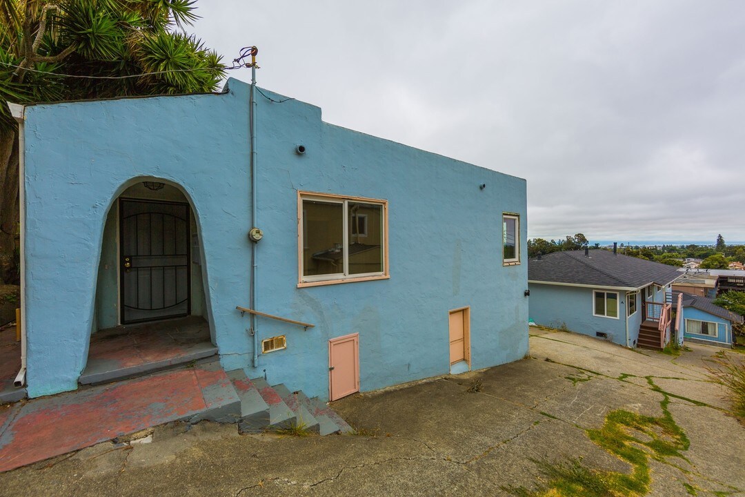 8117 Ney Ave in Oakland, CA - Foto de edificio