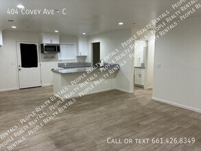 404 Covey Ave in Bakersfield, CA - Building Photo - Building Photo