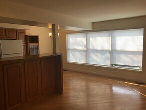 320 Inverrary Ln in Deerfield, IL - Building Photo - Building Photo