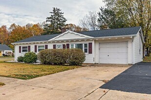 135 Garrett Rd in Newark, DE - Building Photo