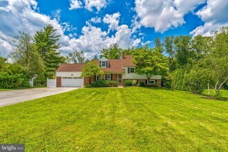 76 S Forge Manor Dr in Phoenixville, PA - Building Photo - Building Photo