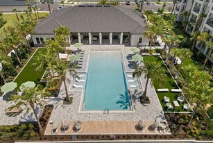 1310 Ridge View Dr, Unit B1 in Davenport, FL - Building Photo