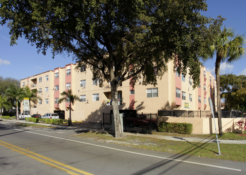 Allen Beach Apartments in North Miami, FL - Building Photo