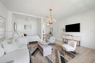 750 Española Wy in Miami Beach, FL - Foto de edificio - Building Photo