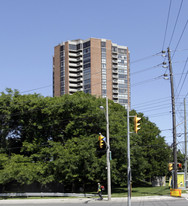 Islington 2000 in Toronto, ON - Building Photo