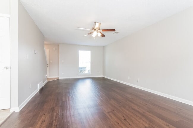 7837 Pinefrost Ln in Memphis, TN - Foto de edificio - Building Photo