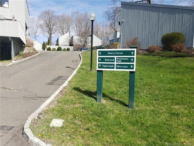 7 Redwood Ln in Ridgefield, CT - Building Photo - Building Photo