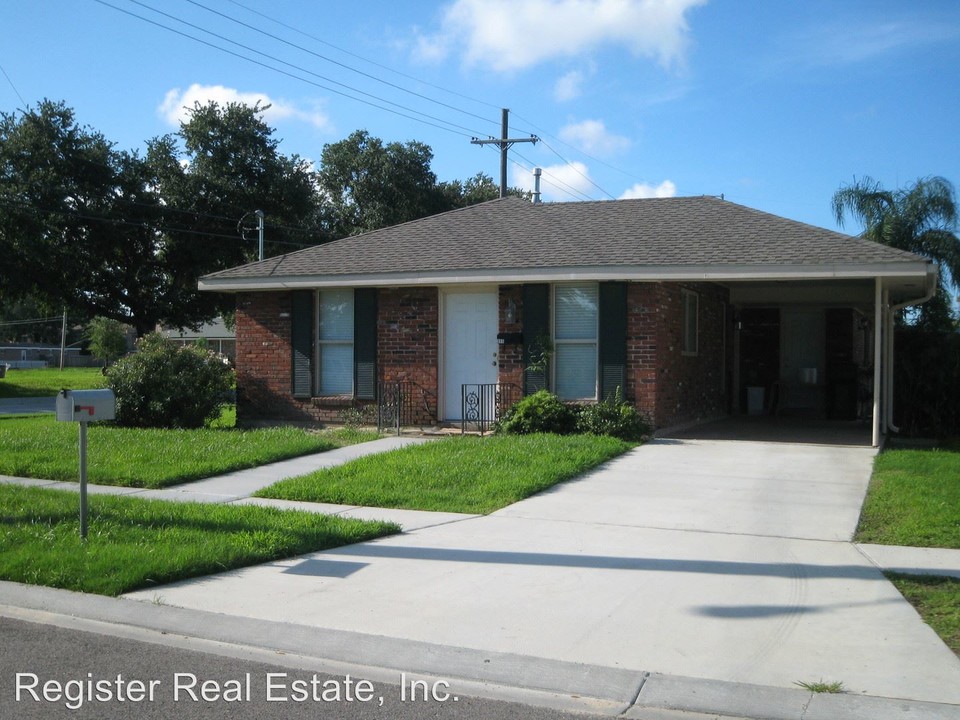 6054 Fleur De Lis Dr in New Orleans, LA - Foto de edificio