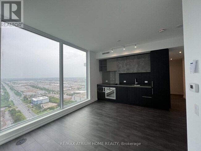 7890 Jane St in Vaughan, ON - Building Photo - Building Photo