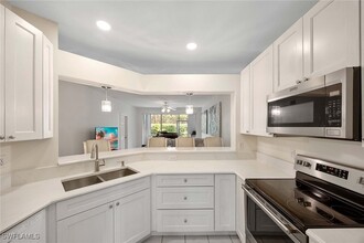 7045 Barrington Cir in Naples, FL - Foto de edificio - Building Photo
