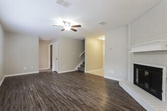 36 W Bigelow Oak Ct in The Woodlands, TX - Building Photo - Building Photo