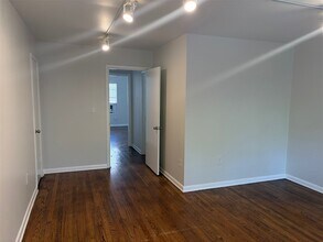 2414 Richton St in Houston, TX - Foto de edificio - Building Photo