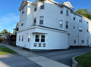 92 Hamilton St, Unit 1 in Worcester, MA - Building Photo - Building Photo