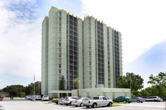 Episcopal Catholic Apartments in Winter Haven, FL - Foto de edificio - Building Photo