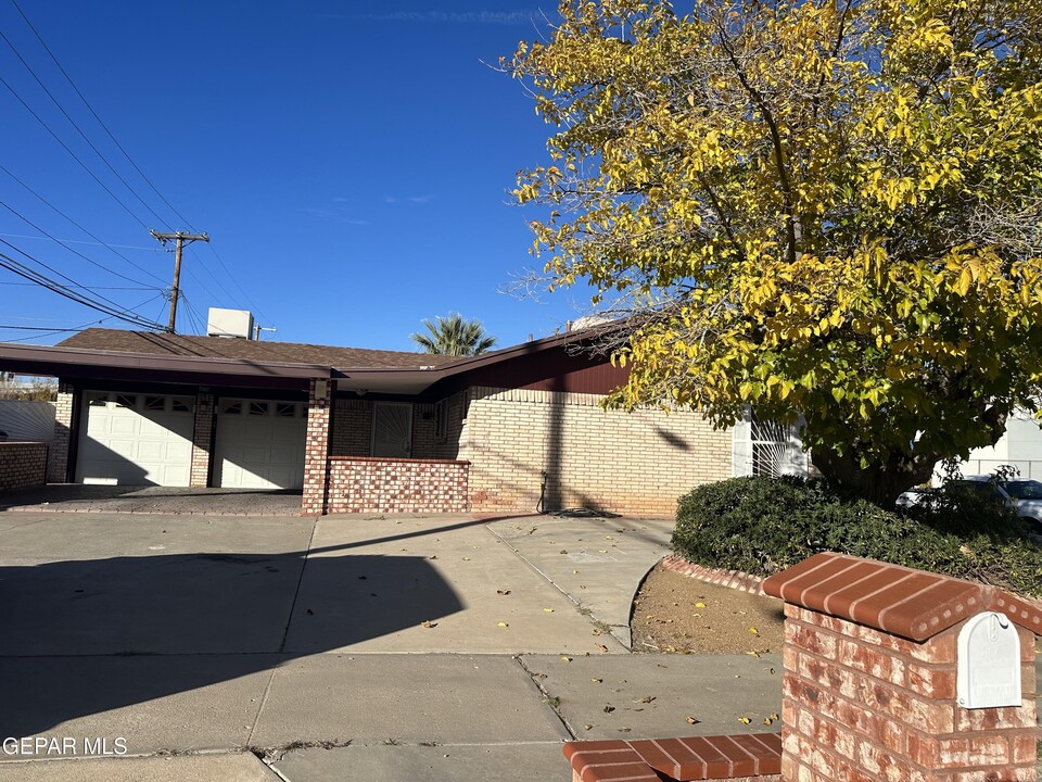 4825 Rolling Stone Ave in El Paso, TX - Building Photo