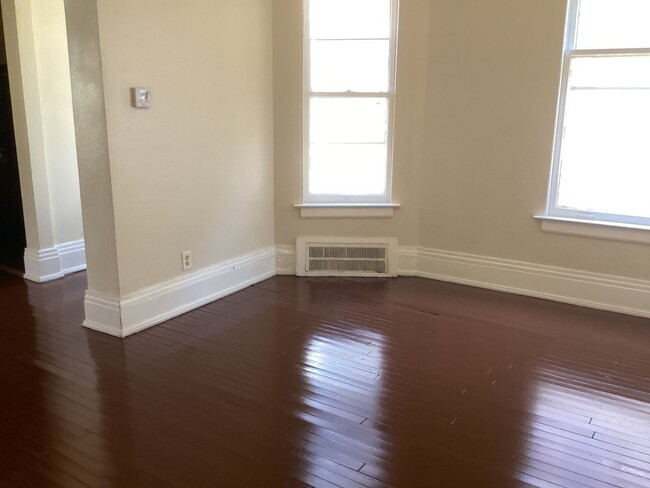 3913-3915-3915 W Walnut St in Milwaukee, WI - Building Photo - Building Photo