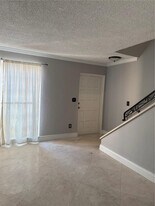 7170 Fairway Dr in Miami Lakes, FL - Building Photo