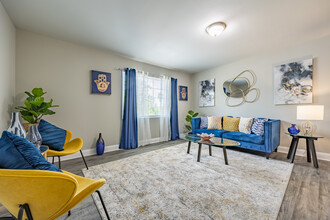 Madison on Mercer in Macon, GA - Building Photo - Interior Photo