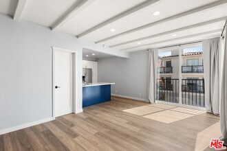 205 44th St in Manhattan Beach, CA - Building Photo - Building Photo