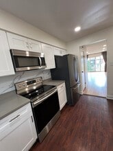 9468 Bay Colony Dr, Unit 3N in Des Plaines, IL - Building Photo - Building Photo