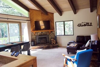 181 Crystal Ln in Mammoth Lakes, CA - Building Photo - Building Photo