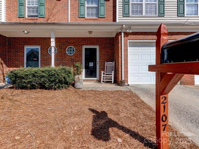2107 Lennoxshire Square Ct in Charlotte, NC - Foto de edificio - Building Photo