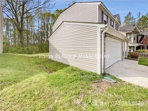 745 Dot Dr in Atlanta, GA - Building Photo - Building Photo