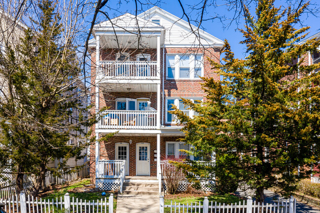 126 Linden St in New Britain, CT - Building Photo - Building Photo