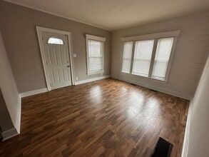 619-621 Oakhill Ave in Jackson, MI - Building Photo - Building Photo