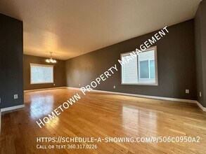 7205 33rd Ave NE in Lacey, WA - Foto de edificio - Building Photo