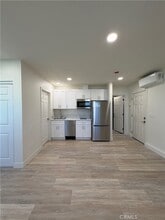 27533 Pasatiempo in Mission Viejo, CA - Foto de edificio - Building Photo