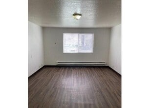 160 N 1st St W in Rexburg, ID - Building Photo - Building Photo