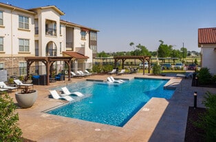 El Mirador Apartments at Elm Park in Lubbock, TX - Building Photo