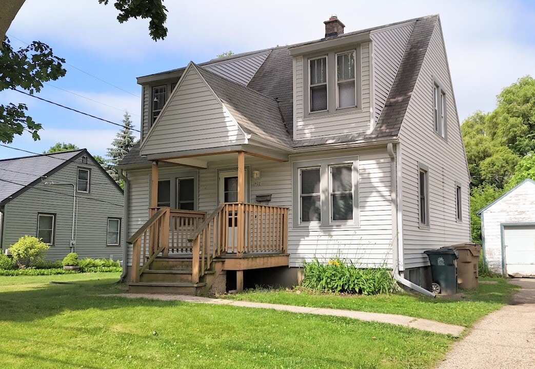 922 N Fair Oaks Ave in Madison, WI - Building Photo