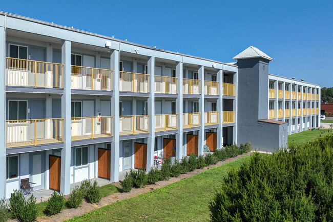 The Heights at Gateway Park in Roanoke, VA - Building Photo - Building Photo