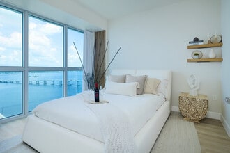 Edison Grand in Ft. Myers, FL - Foto de edificio - Building Photo