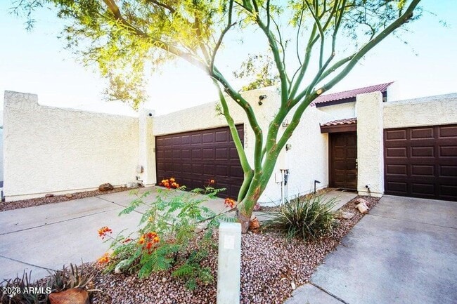 1530 S River Dr in Tempe, AZ - Building Photo - Building Photo