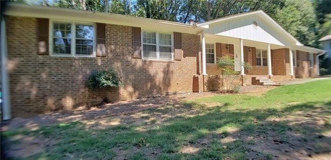 property at 516 NW Woodland Dr