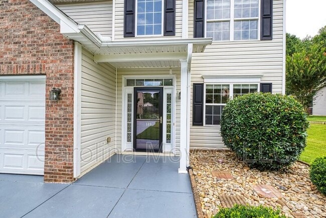 140 Rounded Wing Dr in Easley, SC - Building Photo - Building Photo