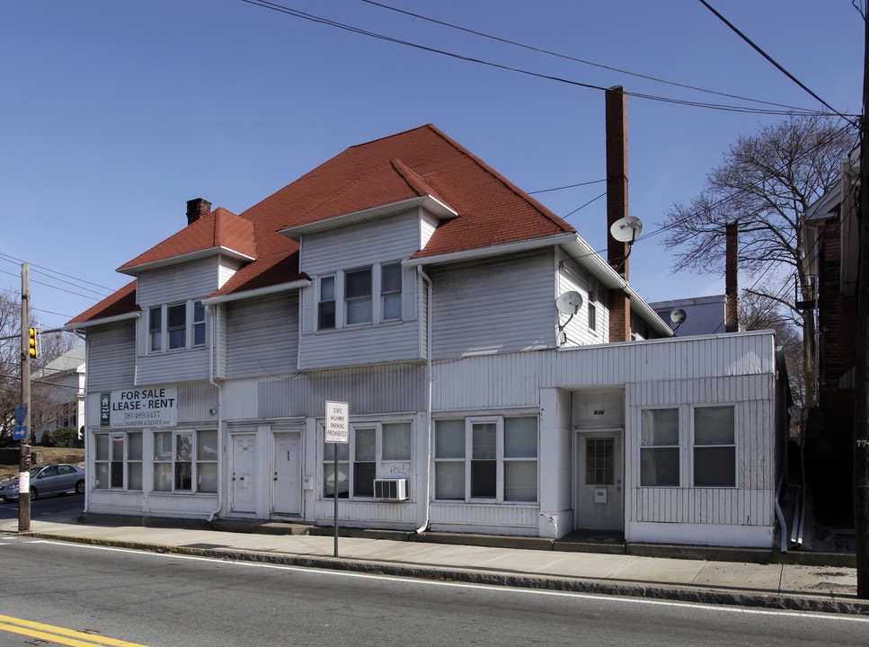 632 Fall River Ave in Seekonk, MA - Foto de edificio