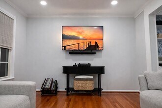 5706 Rocky Run Dr in Centreville, VA - Building Photo - Building Photo