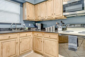 5976 Woodway Place Ct in Houston, TX - Building Photo - Building Photo