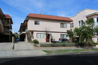 113 S Cedar St in Glendale, CA - Building Photo - Building Photo