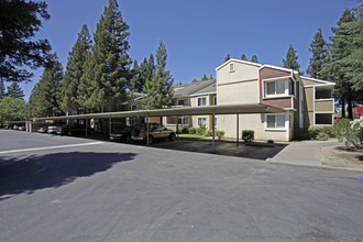 Redwood Square Apartments in Sacramento, CA - Building Photo - Building Photo