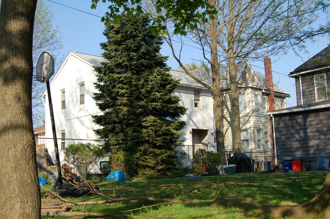 340 Chester Pike in Glenolden, PA - Foto de edificio - Building Photo