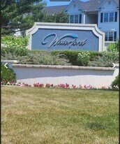 828 Waterford Dr in Edison, NJ - Building Photo