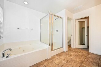 9175 S Cullen Wy in Inglewood, CA - Foto de edificio - Building Photo