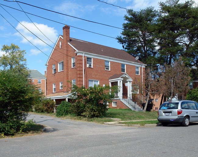 6811 Red Top Rd in Takoma Park, MD - Building Photo - Building Photo